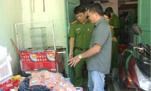 Thừa Thiên - Huế: Phát hiện cơ sở bán thực phẩm bẩn cho học sinh